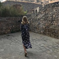 Ivanka Trump tampak menyukai gaun double slit rancangan Biyan ini. Lewat Instagramnya, Ivanka mengabadikan berbagai angle gaun yang memiliki dua motif berbeda di sisi depan dan belakangnya. Foto: Dok. Instagram