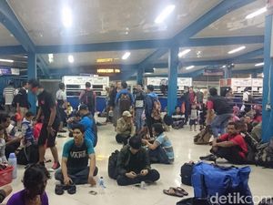 Pelabuhan Merak Masih Ditutup, Penumpang Diimbau Tunda Keberangkatan