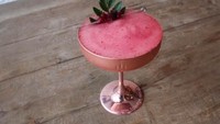 Terbuat dari Absolut Elyx Vodka, jus lemon, sirup gula, Torress Spanish Orange Liqueur, jus cranberry, dan Bittercube Jamaican. Blended Cosmopolitan bisa Anda cicip di Hotel Madrid, Milwaukee, Wisconsin. Foto: Istimewa