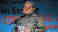 Gubernur Jawa Barat Ahmad Heryawan juga sudah menjabat 2 periode. Dia mendapat suara terbanyak di survei internal PKS untuk melangkah ke Pilpres 2019. Selain itu Jawa Barat juga merupakan provinsi dengan jumlah penduduk terbanyak. Namun Amien Rais pun tak memperhitungkannya. Foto: wisma putra