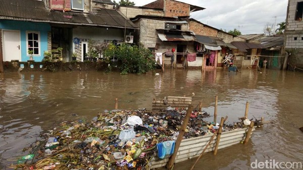 Tanggul Jatipadang Jebol Lagi! Begini Penampakannya