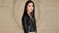 Ia pun pernah beradu peran dengan Jackie Chan dan Jet Li dalam film The Forbidden Kingdom. Pascal Le Segretain/Getty Images for Dior/detikFoto.