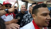 Ini foto saat Ahmad Dhani datang memenuhi panggilan di Polres Jaksel, Jl Wijaya, Jaksel, Kamis (30/11) sekitar pukul 14.45 WIB kemarin. Foto: Rengga Sancaya