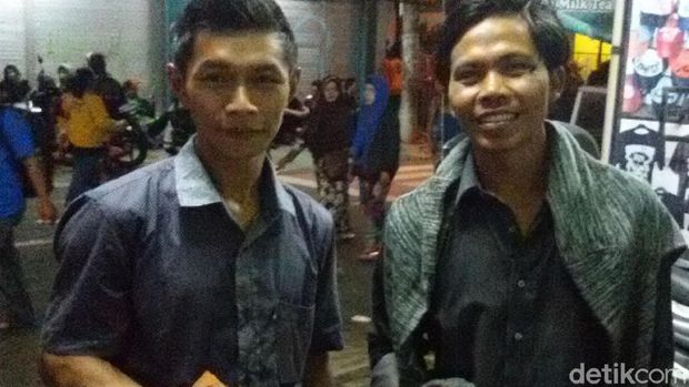 Warga senang mendapatkan batu bata
