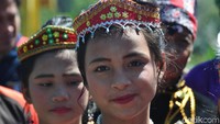 Berdasarkan catatan sejarah yang ada, desa-desa di kawasan Danau Lindu sudah mulai terbentuk sejak abad 17. Inilah salah satu perempuan eksotik yang menjadi salah satu pesona di sana (Mohammad Jafar Bua/detikTravel)