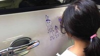 Selain itu, putri Yang juga menggambar tokoh Dragon Ball di salah satu pintu mobil. Gambar Dragon Ball itu mencerminkan keterampilannya yang meningkat. Foto: Pool (Viral4Real)