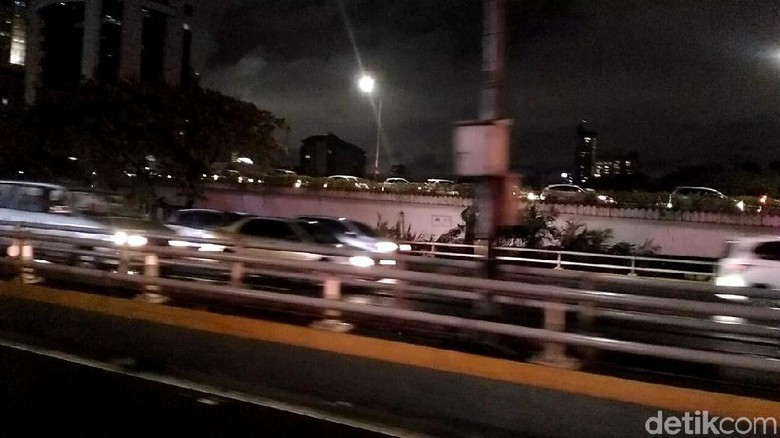 Long Weekend, Tol Grogol-Cawang Macet 12 Km Long Weekend, Tol Grogol-Cawang Macet 12 Km