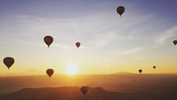 Berbagai atraksi wisata lainnya juga ada hiking, berkunjung ke desa-desa dan aktivitas outdoor lainnya (Instagram/bluemarble10)