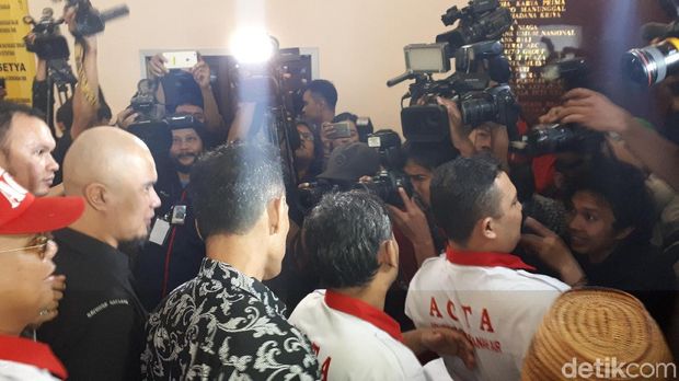 Didampingi ACTA, Ahmad Dhani Jalani Pemeriksaan di Polres Jaksel