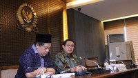 Kekompakan Fadli Zon dan Fahri Hamzah saat menerima panitia reuni 212 (Foto: dok. DPR)