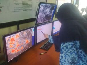 BMKG: Abu Gunung Agung Menuju Lombok