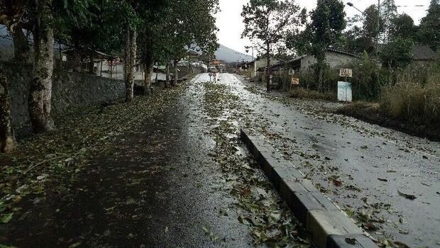 Melihat Desa Besakih yang Ditinggal Warga Imbas Erupsi Gunung Agung
