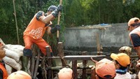 Dijelaskan Arief, air masuk dari tanggul darurat dari karung berisi pasir yang dibangun Dinas SDA.  (Foto: Dok. Arief Syarifuddin/Istimewa)