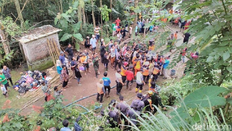 2 Korban Longsor di Kulon Progo Ditemukan Dalam Kondisi Tewas 2 Korban Longsor di Kulon Progo Ditemukan Dalam Kondisi Tewas