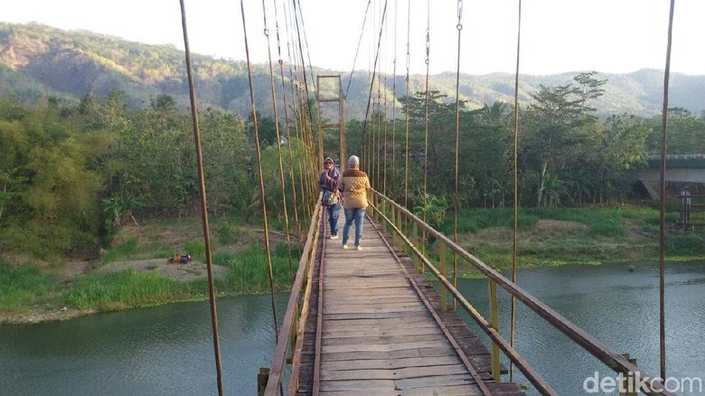 Indahnya Jembatan Gantung Soka Bantul Sebelum Jebol Diterjang Banjir Indahnya Jembatan Gantung Soka Bantul Sebelum Jebol Diterjang Banjir