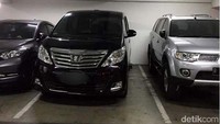 Di Indonesia, parkir asal-asalan itu masih banyak. Foto-foto di media sosial, misalnya, banyak yang menggambarkan betapa banyaknya pengendara yang mengambil hak orang lain dengan parkir sembarangan. Medos/Istimewa.