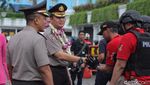 Foto: Momen Haru Saat Melepas Kapolrestabes Surabaya