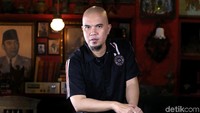 Dia juga berbicara soal kaitan perkembangan kasusnya dengan acara reuni 212 pada 2 Desember nanti. Dhani merasa dirinya adalah orang yang ditunggu-tunggu oleh massa 212.