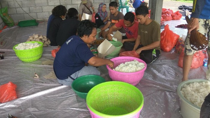 Bantu Korban Banjir, Posko dan Dapur Umum Didirikan di Porong