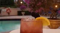 Terakhir ialah The Bramble dari The Colony Palm Beach, Florida. Terbuat dari campuran gin, jus lemon, sirup gula, dan blackberry liquor. Foto: Istimewa