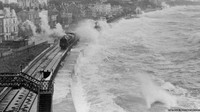 Jalur kereta di sisi laut ini dibuat sejak awal abad 20 (Foto: Dok. Arsip BBC)