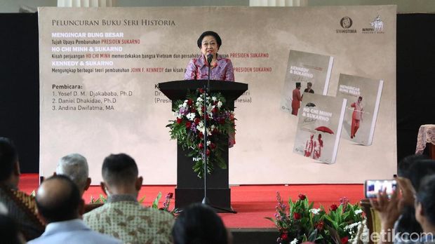 Kisah Bung Karno dan Capung Besi dan Kennedy