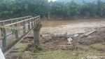 Foto: Penampakan Jembatan Putus karena Banjir di Bantul