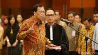 Robert Pakpahan disumpah.