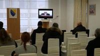Menurut dakwaan, Praljak dinilai memainkan peran penting dalam mengamankan senjata dan amunisi bagi tentara Dewan Pertahanan Kroasia. Pelanggaran itu berlangsung antara tahun 1992 dan 1994 yang merupakan bagian dari konflik yang berujung pada pecahnya bekas Yugoslavia di awal tahun 1990an. Dado Ruvic/Reuters.