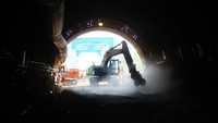 Dalam pembangunan terowongan ini tim proyek Terowongan Notog BH 1440 membuat terobosan naru dengan membuat sebuat alat yang dinamakan Shotcrete Machine dan merupakan sebuah alat semprot beton robotik. Dok. PT PP (Persero) Tbk.