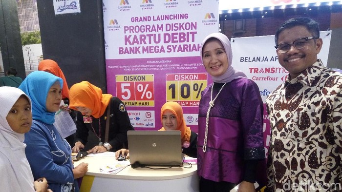 Dekati Masyarakat, Bank Mega Syariah Hadir di Transmart Sukoharjo