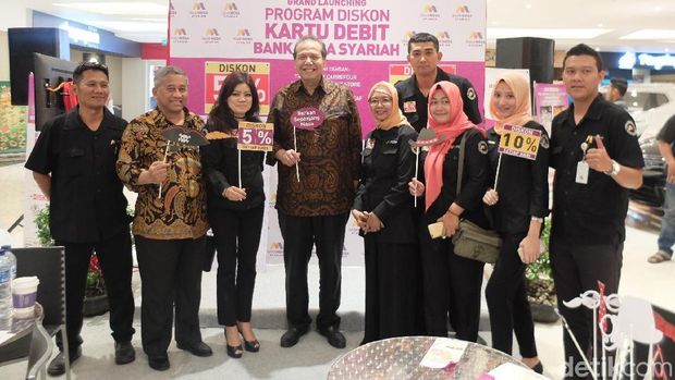 CT bersama karyawan Bank Mega Syariah