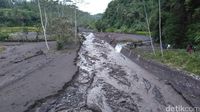 Penampakan Material yang Dibawa Lahar Dingin Erupsi Gunung Agung