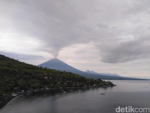 Ada Abu Gunung Agung, AirAsia Hanya Terbang Siang Hari dari Bali