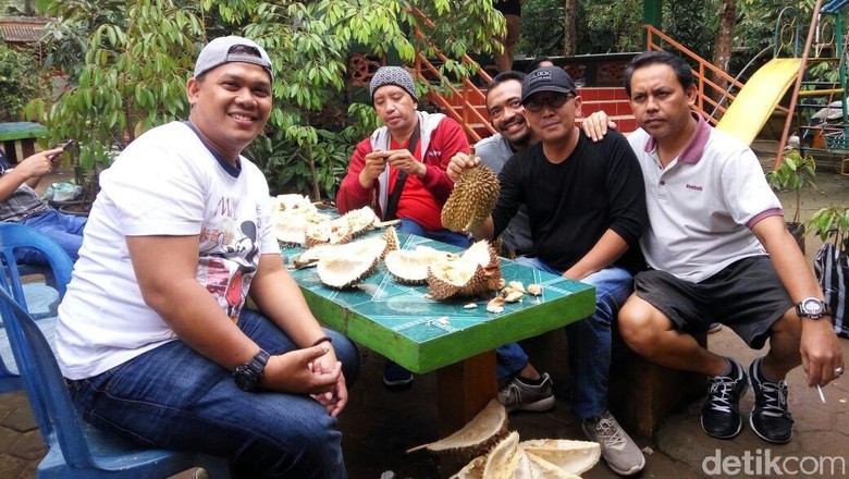 Menyicip Nikmatnya Durian Bawor Khas Banyumas Menyicip Nikmatnya Durian Bawor Khas Banyumas