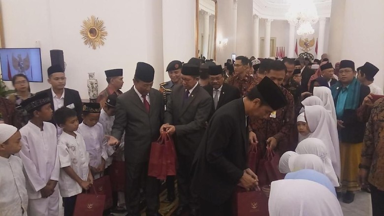 Jokowi: Ajarkan Anak-anak Kita Watak Rasulullah yang Lemah 