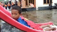 Anak pengungsi korban banjir di Kulon Progo (Ristu Hanafi/detikcom)
