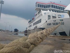 Aktivitas Penyeberangan di Pelabuhan Merak Kembali Normal
