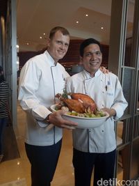 Sepanjang Bulan Ini Kalkun Panggang dengan Jamur Truffle Bordeuax Disajikan  di Restoran Ini