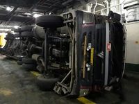 Truk-truk Sempat Terguncang dan Terguling di Kapal Pelabuhan Merak
