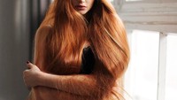 Anastasiya Sidorova (24) adalah seorang model asal Rusia yang terkenal karena memiliki rambut panjang berwarna merah. Karena rambutnya itu ia dijuluki sebagai Rapunzel dunia nyata. (Foto: Instagram/sidorovaanastasiya)