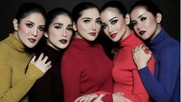 Ashanty, Olla Ramlan, Ririn Ekawati, Ussy Sulistiawaty dan Nindy baru-baru ini melakukan pemotretan. Ini salah satu gaya mereka. Foto: Instagram