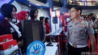 Irjen Royke Lumowa saat meninjau sejumlah stand.