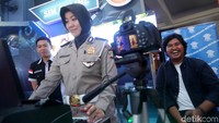 Sejumlah stand seperti Sim Online, e-Tilang dan pengurusan Samsat Online secara nasional dihadirkan dalam pameran.