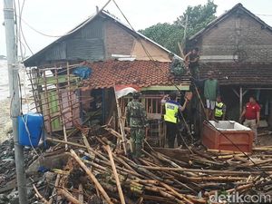 8 Rumah Di Pesisir Pantai Jepara Rusak Diterjang Gelombang Tinggi