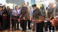 Gerai Transmart ke-104 di Sukoharjo, Solo, Jawa Tengah, resmi dibuka. Founder and Chairman CT Corp Chairul Tanjung (CT) bersama Bupati Sukoharjo Wardoyo Wijaya langsung membuka peresmian tersebut.