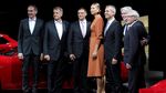 Anggunnya Sharapova di Dalam Porsche Merah