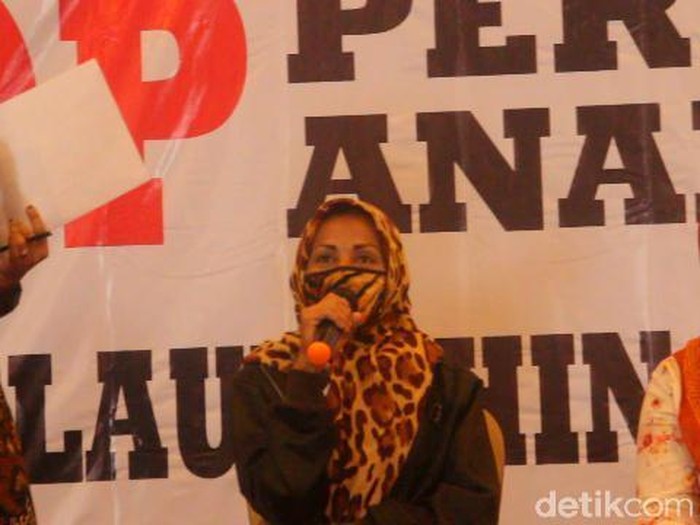 Tanti menceritakan pengalaman kelamnya karena menikah dini. (Foto: Imam Suripto) Tanti menceritakan pengalaman kelamnya karena menikah dini. (Foto: Imam Suripto)