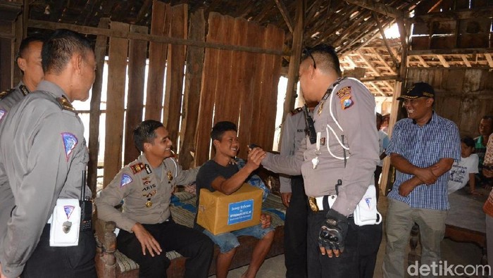 Kisah Winarto, Remaja di Bojonegoro Serumah Bersama Kambing