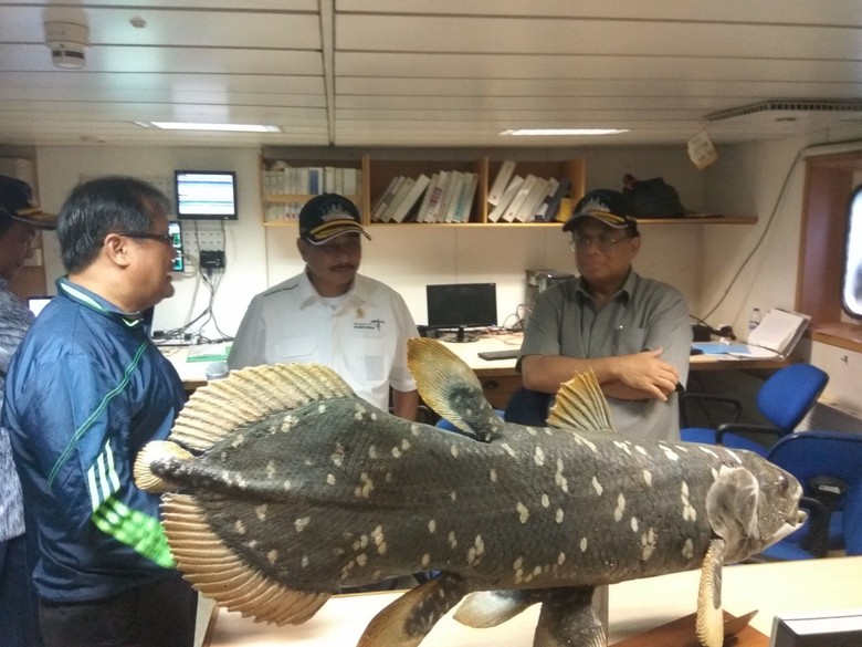 Di Dalam Kapal LIPI, Menpar Bertemu Saudara Dinosaurus Di Dalam Kapal LIPI, Menpar Bertemu Saudara Dinosaurus
